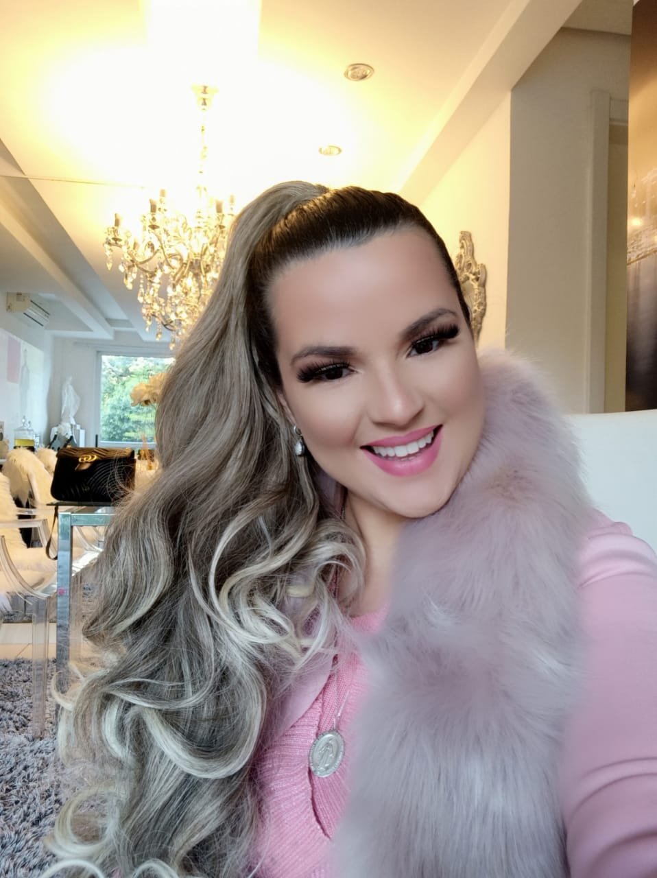 Debie Monteiro, arquiteta e maquiadora